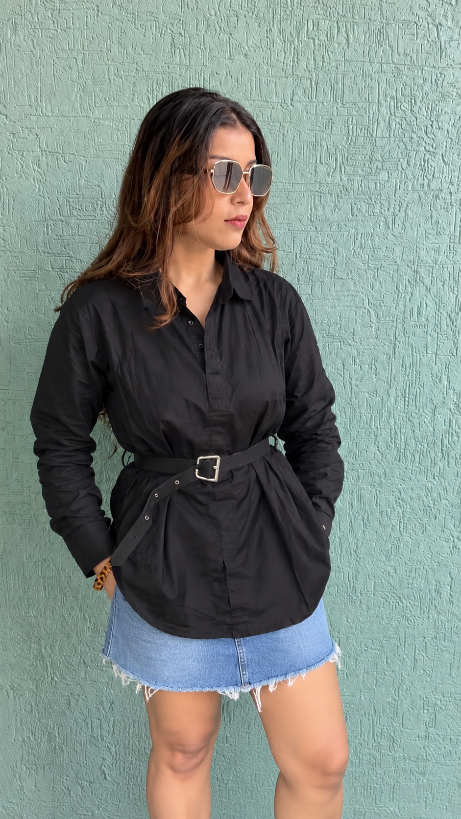 The belted cotton shirt- black